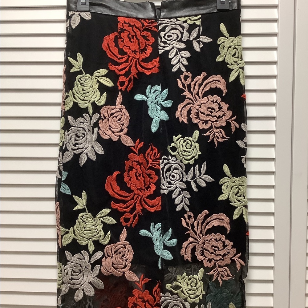 Embroidered floral black skirt